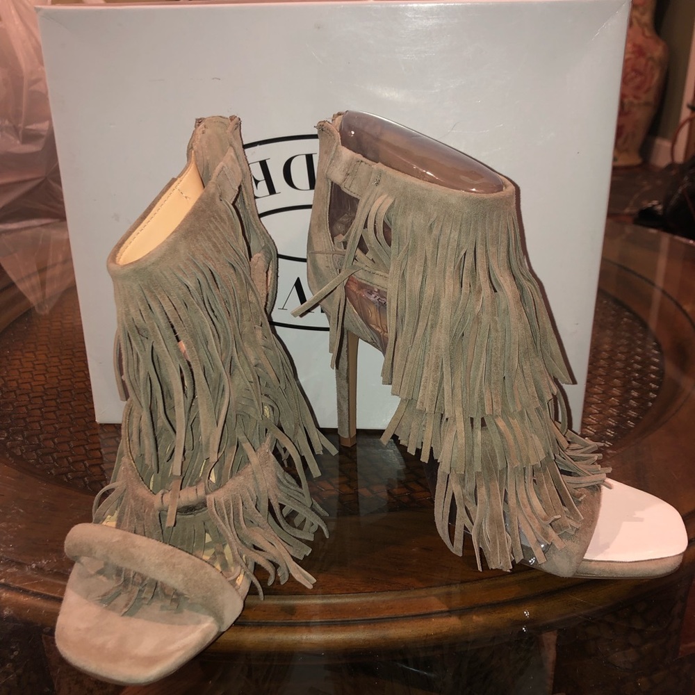 STEVE MADDEN FRINGLY HEELS
